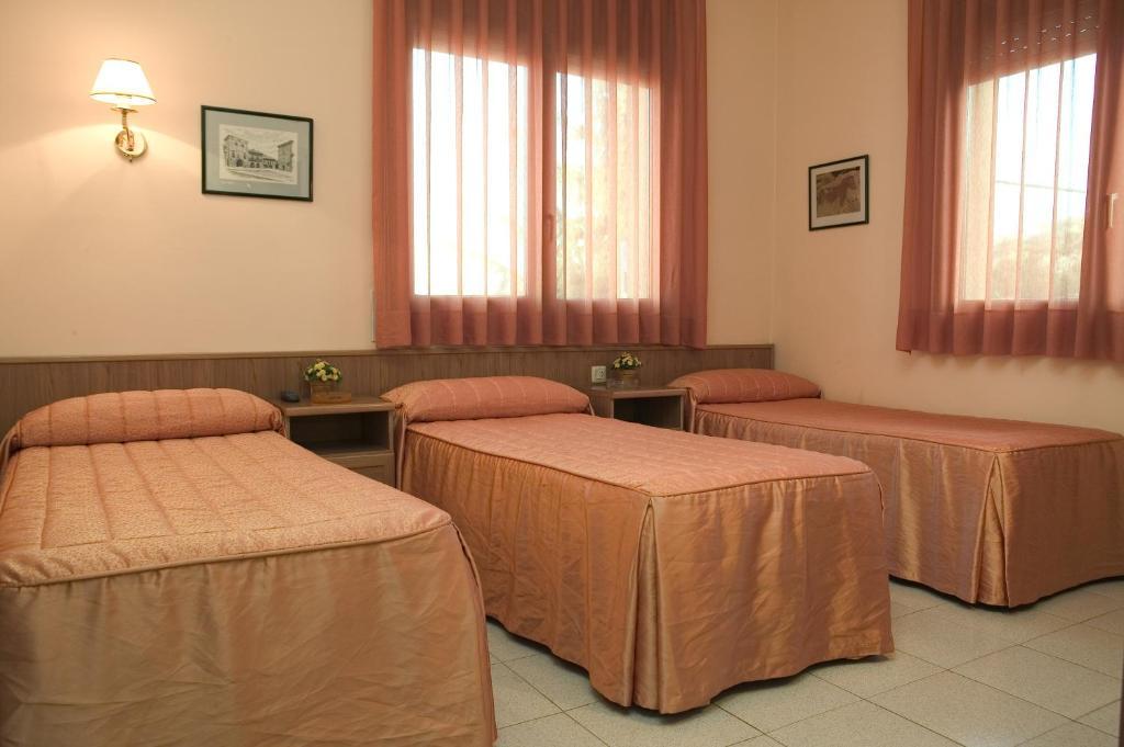 Hostal Montserrat Tona Quarto foto